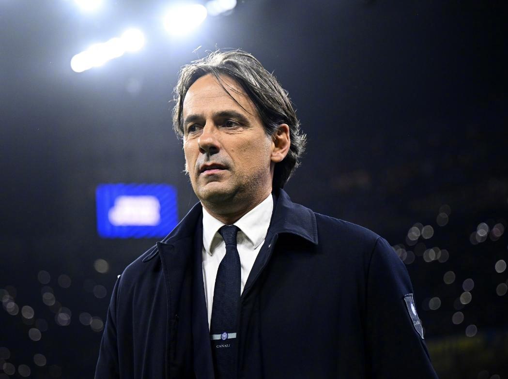 意大利足球联赛一位教练换帅引争议