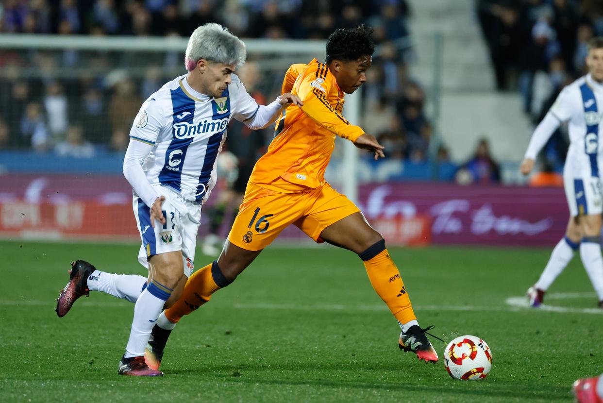 西班牙背水一战，欧洲杯预选赛赛况激烈的简单介绍