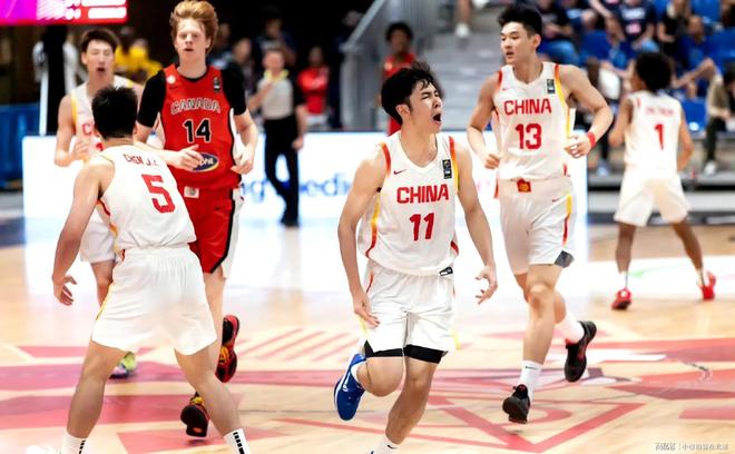 开云体育网页版-加拿大篮球比赛中出现了一场激烈的对决