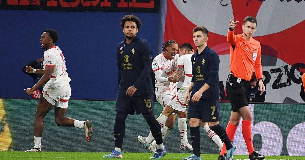 斯图加特门将神扑赛场震惊全场，助球队逆转胜利的简单介绍