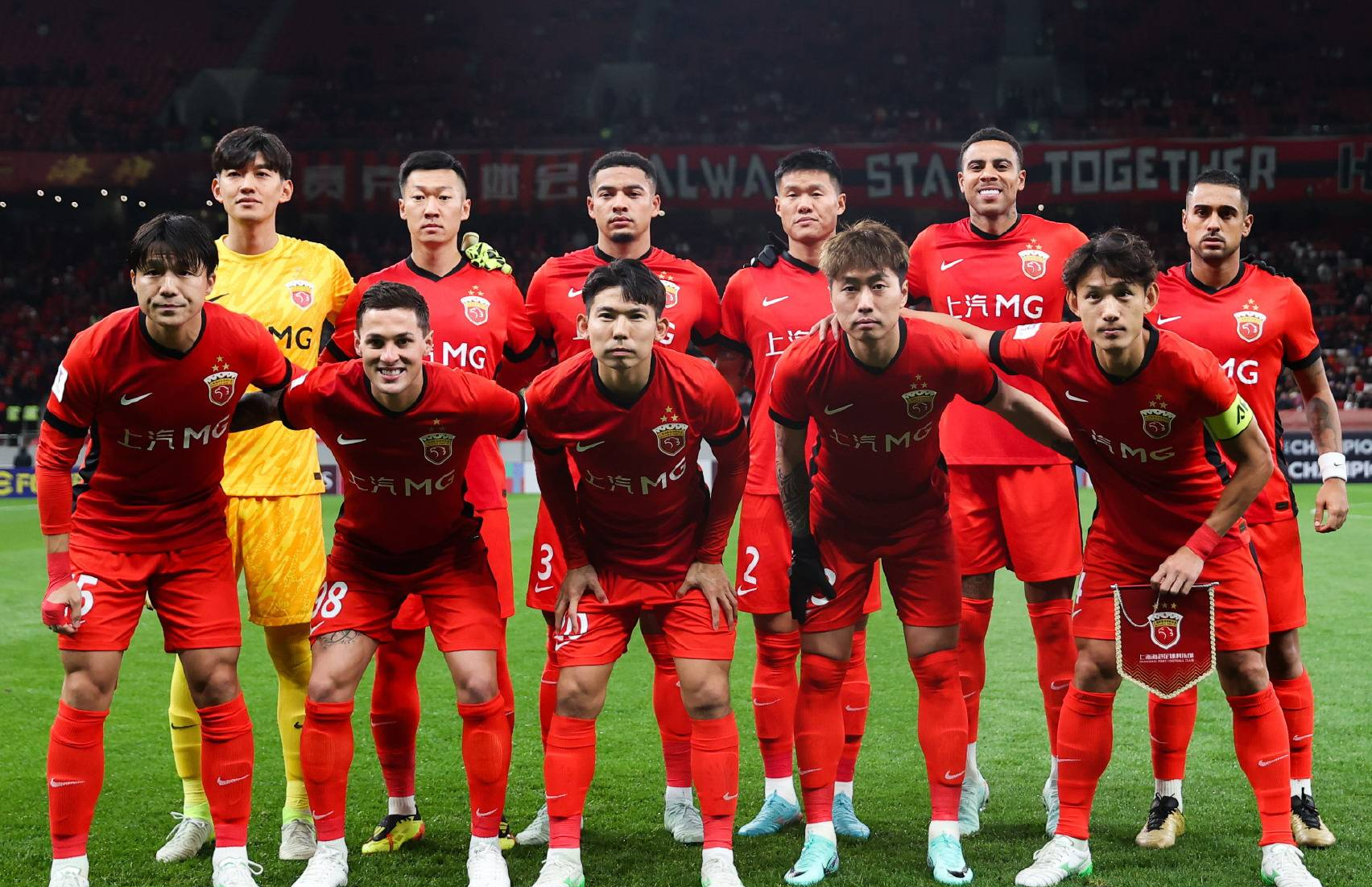 紧张对抗！顶级球队争夺胜利