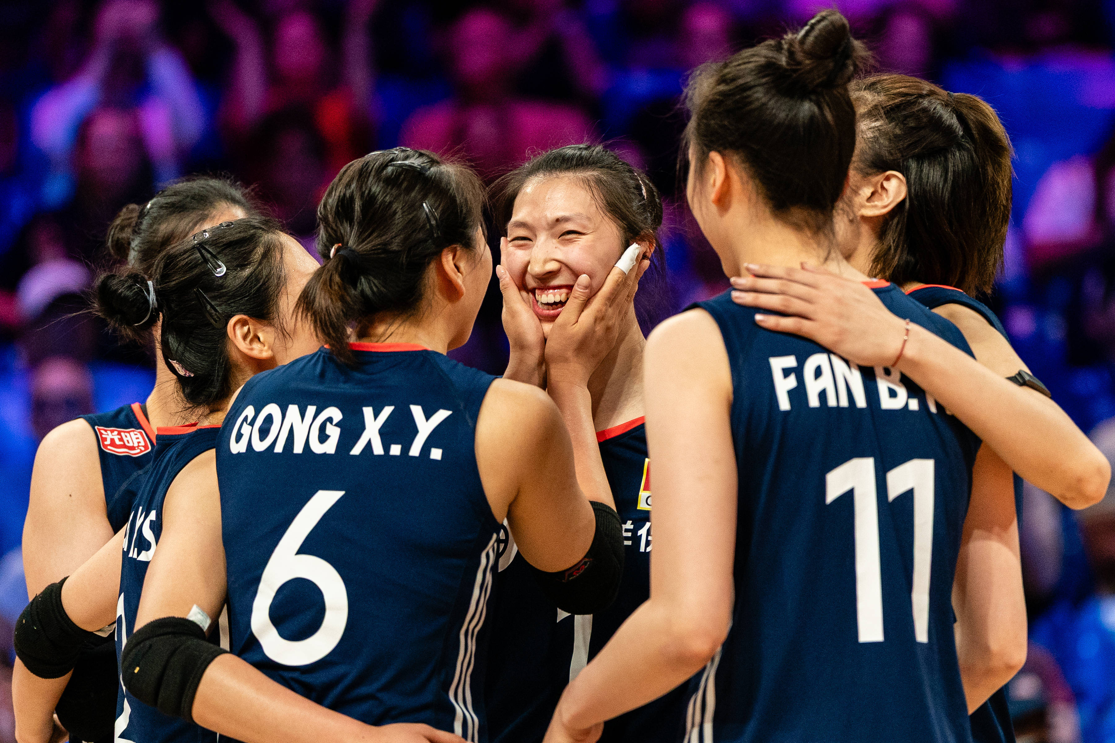 开云体育电竞-女排比赛中中国队王牌封盖成功