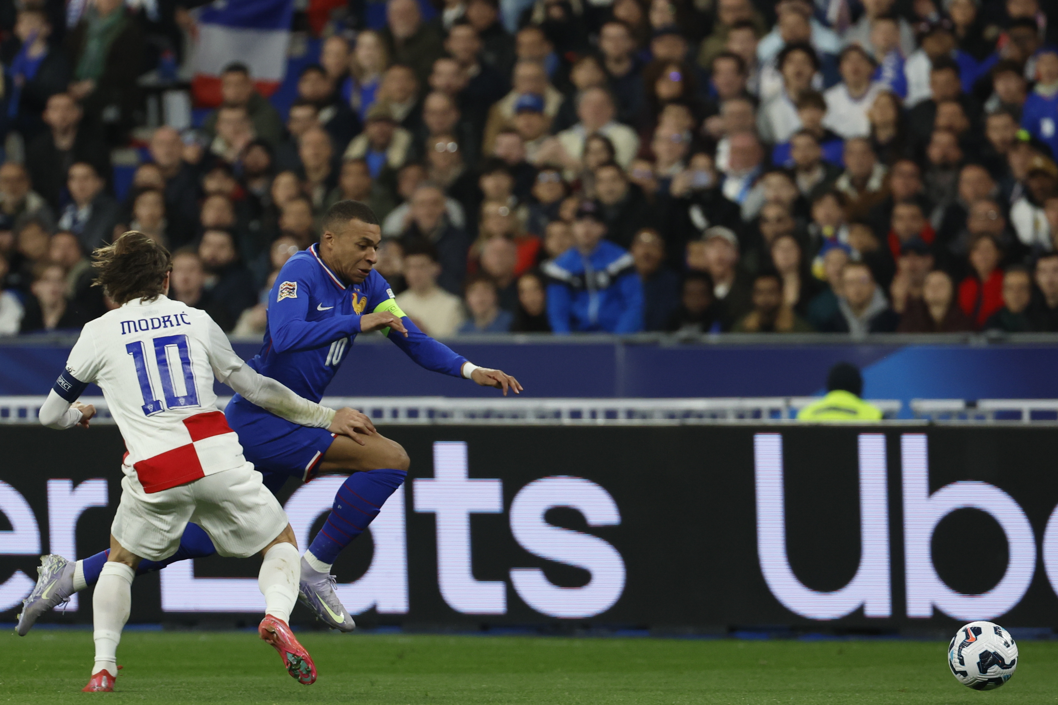 开云体育平台-水到渠成!欧国联半决赛强强对碰谁能逆袭成功?的简单介绍