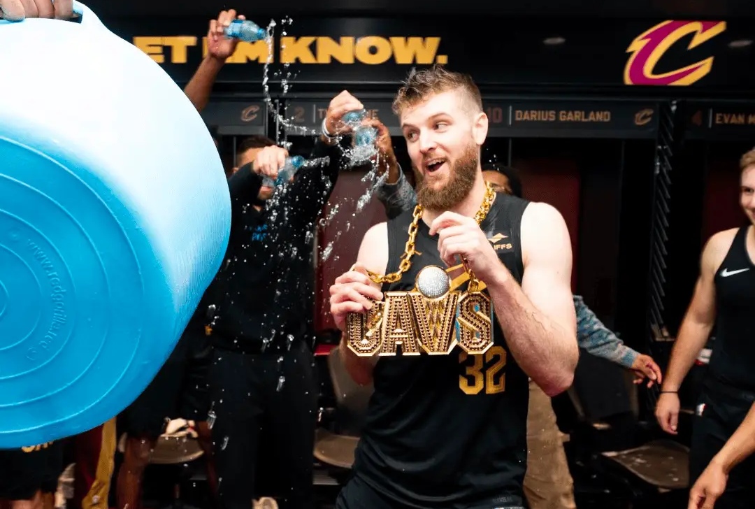 开云体育娱乐-凯尔特人逆转骑士，豪取关键胜利