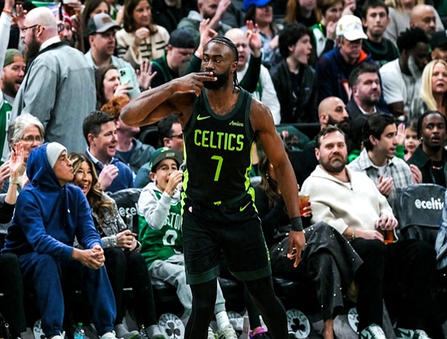 凯尔特人逆转骑士，豪取关键胜利