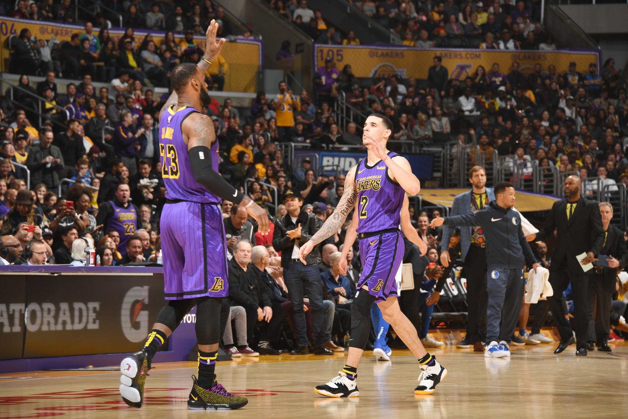 开云体育入口-南特中场传控出色，球队进攻数十连环